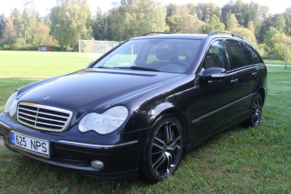 Mercedes Benz C220 2004 года