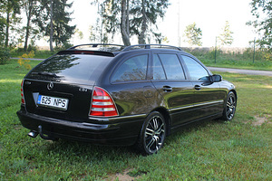 Mercedes Benz C220 2004a (5 foto / 10)