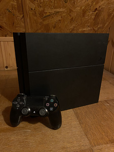Продается PlayStation 4 500gb (1 фото из 1)