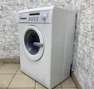 Korralik moodne kitsas pesumasin Electrolux Vision 4,5 kg (2 foto / 2)
