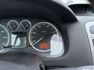 2001 Peugeot 307, Мощность двигателя: 80, объем: 1587 (6 фото из 6)