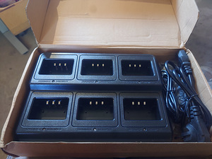 Baofeng BL-5X6 docking station (1 foto / 3)