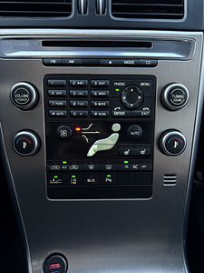Volvo XC60 2.4 (12 фото из 15)