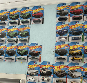 Модельные автомобили Hotwheels (4 фото из 7)