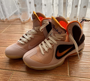 Nike Air Jordan, LeBron James (1 foto / 6)
