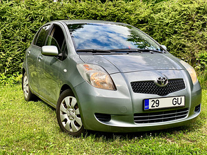 Renting Toyota Yaris (1 foto / 10)