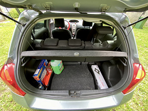 Renting Toyota Yaris (4 foto / 10)