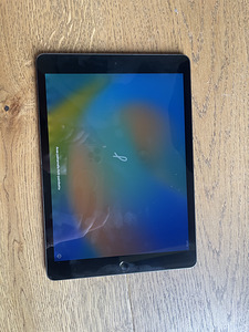 iPad 7 поколения (1 фото из 3)