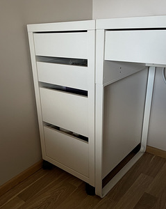MICKE kirjutuslaud sahtliga - IKEA (2 foto / 3)