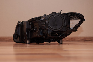 BMW 5 F10/F11 bi-xenon esituli parem (2 foto / 6)