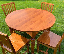 Обеденный стол и стулья из массива дерева