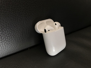 Apple AirPods 2 original (работает только левый наушник) (3 фото из 5)