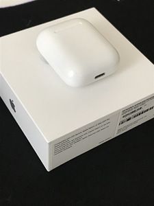 Apple AirPods 2 original (работает только левый наушник) (1 фото из 5)