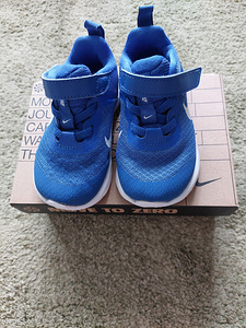 Крассовки Nike (2 фото из 4)