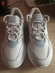 Новые кроссовки Puma (6 фото из 8)