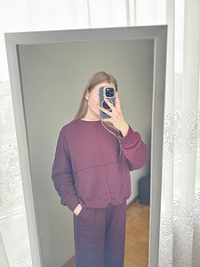 Женский костюм (2 фото из 3)