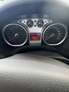 FORD KUGA (5 фото из 15)