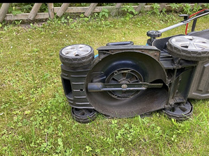 Электрическая Газонокосилка Makita (2 фото из 3)