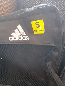 Jalgpalli Kaitsmed Ja Väravavahi kindad (3 foto / 5)