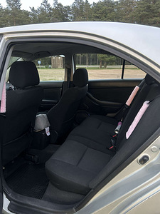 Toyota avensis (4 foto / 6)