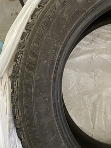 Komplekt talverehve 215/60R17 MICHELIN X-ICE NORTH 4 100T (1 foto / 3)