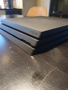 Продам подержанную PS4 PRO 1TB! (2 фото из 5)