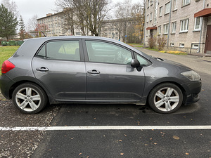 Продается Toyota Auris (2 фото из 4)