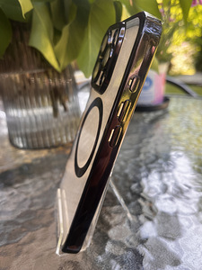 Чехол на Apple iPhone 16 pro (8 фото из 8)