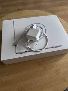Macbook air m2 2022 (5 foto / 5)