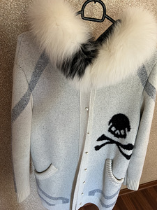 Soe kampsun Philipp Plein stiilis. Ostuhind 690€ (4 foto / 5)