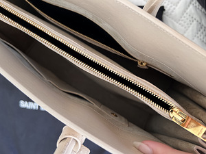 Saint Laurent Sac De Jour Medium käekott (4 foto / 6)
