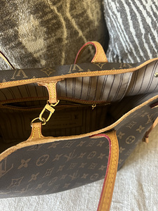 Louis Vuitton Neverfull (3 фото из 7)