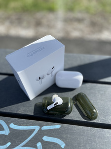 AirPods про