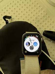 Apple Watch SE 2 44MM GPS Starlight + множество ремешков (4 фото из 5)