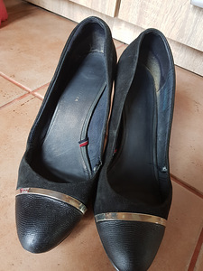 Tommy Hilfiger kingad s 40 (2 foto / 6)