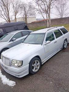 Mercedes-Benz 250D (1 foto / 6)