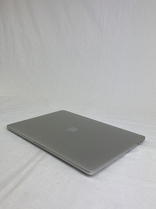 MacBook Pro 15" 2017 - Core i7 / 16GB / 516GB (2 foto / 3)