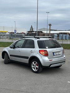 Suzuki SX4 (2 фото из 13)