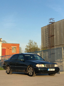 Мерседес с180 (4 фото из 10)