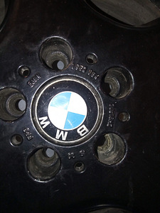 BMW E34 Оригинальные 16-дюймовые диски с хорошей летней резиной (8 фото из 10)