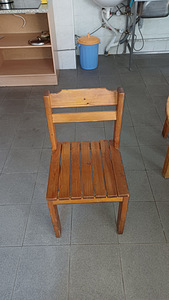 müüa puidust toolid ja laud (2 foto / 5)