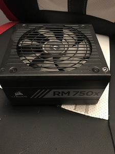 CORSAIR RM 750x (1 foto / 1)