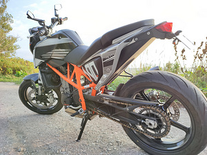 14 KTM 690 Duke ABS (5 foto / 9)