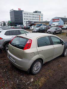Fiat Grande Punto 1.4 bensiin (2 foto / 5)