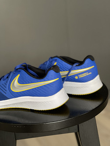 Nike кроссовки (2 фото из 4)