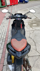 Aprilia sr50r (4 foto / 8)