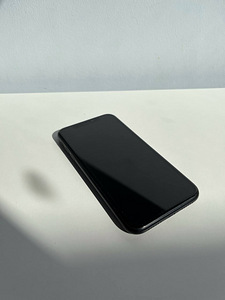 iPhone XR (must) (2 foto / 3)