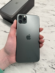 iPhone 11 Pro Max 256 GB + Phone Cases + Wireless Charger (3 foto / 10)