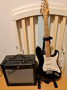 Elektrikitarr Starfire ja võimendi Fender Mustang I