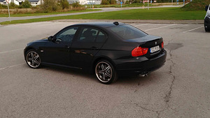 Продам BMW 325i XD ( бензин 3.0)2010 год автомат (5 фото из 15)